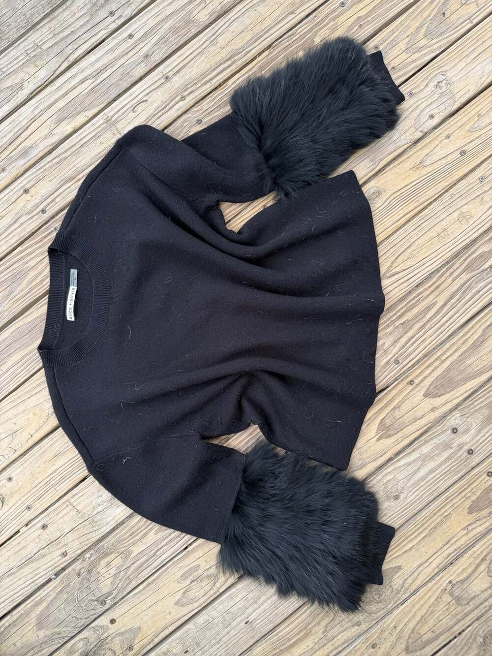 Alice + Olivia Black Wool Blend Sweater with Silver Fox Fur Cuffs Size S/P - Picture 5 of 9